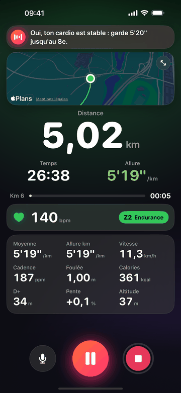 Le coach répond à l’écran et dans tes oreilles : « Oui, ton cardio est stable : garde 5'20" jusqu’au 8e. »
